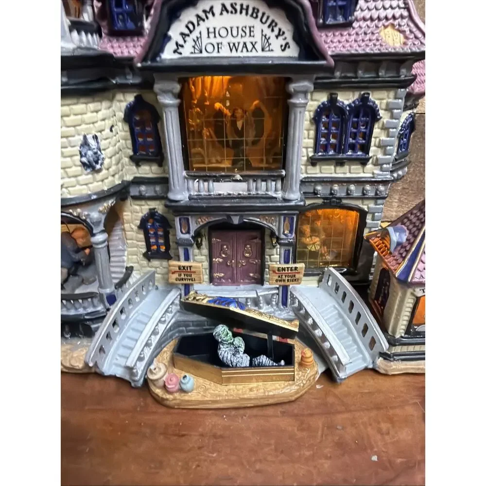 Lemax Spooky Town Collection Madam Ashbury's Lighted House of Wax 35784A-flaws